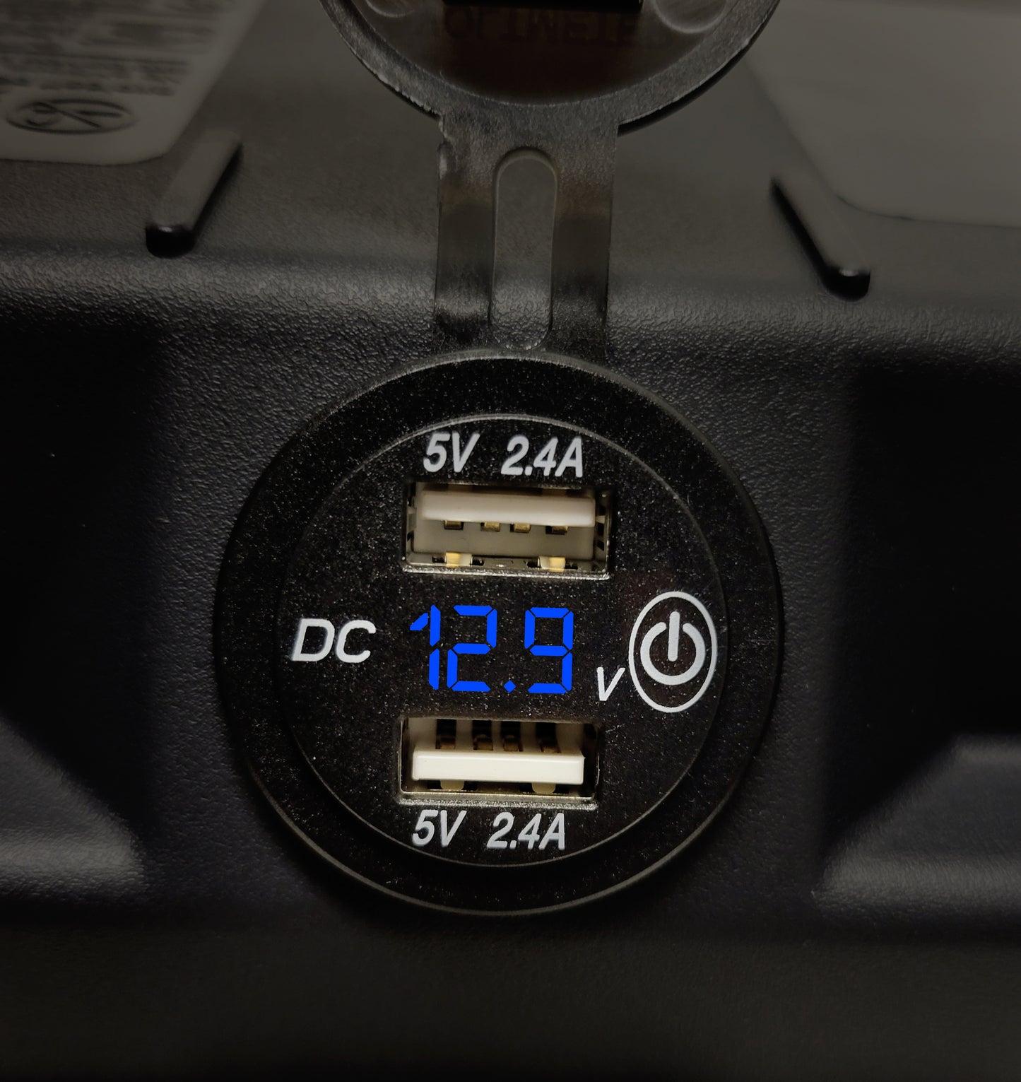 Group U1 Smart Battery Box w/Dual USB Voltmeter